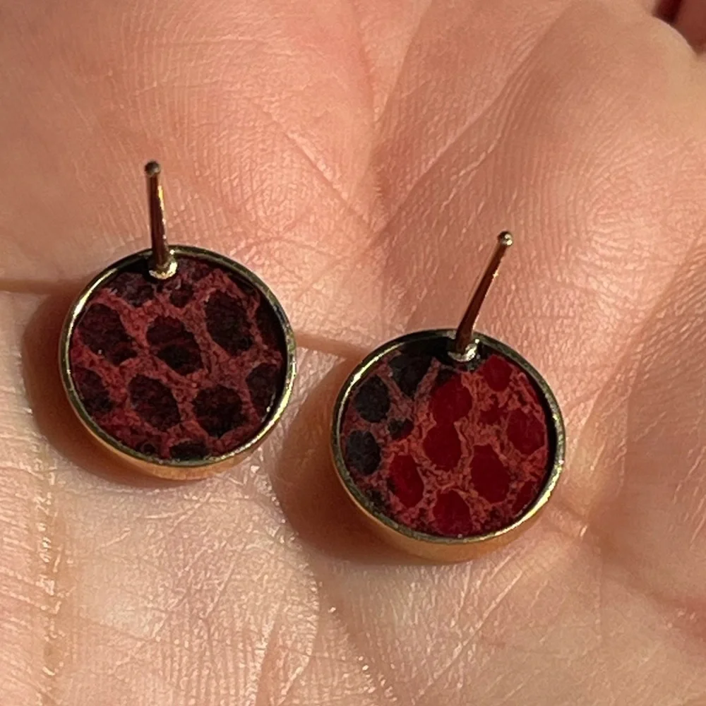Gold Diamond Stud Earring - Picture 4 of 5
